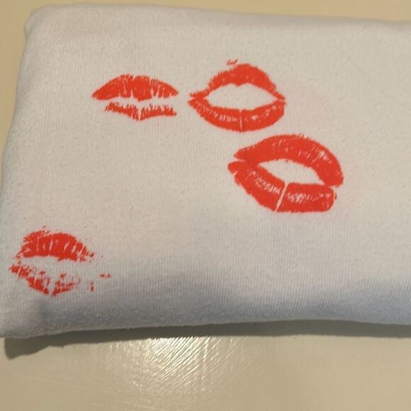Wildfox Womens Lipstick Kiss Graphic Print Scarf White Red Lips Comfy Lounge New - Picture 6 of 6
